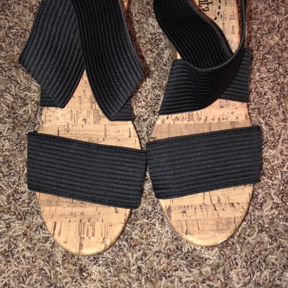 Black strapy wedges - Picture 4 of 4